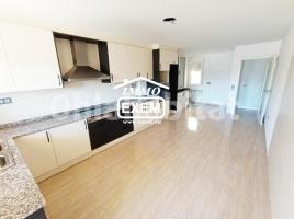 Dúplex, 198 m², cerca de bus y tren, seminuevo