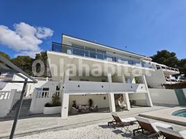 Casa (chalet / torre), 698 m², seminuevo, Calle de la Petúnia
