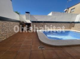 Houses (terraced house), 155 m², near bus and train, almost new