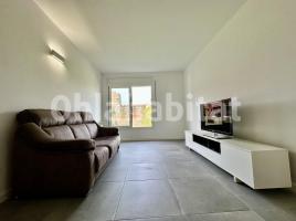 Louer pis, 94 m², près de bus et de train