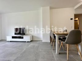 Louer pis, 94 m², près de bus et de train