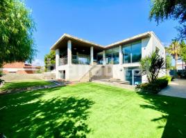  (xalet / torre), 350 m², presque neuf