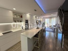 Casa (unifamiliar adossada), 221 m², seminou, Zona