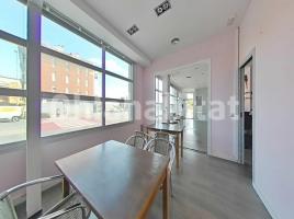 Local comercial, 180 m², cerca de bus y tren