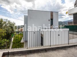 Houses (villa / tower), 140 m², almost new