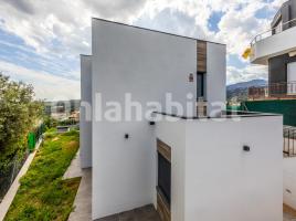 Houses (villa / tower), 140 m², almost new