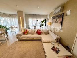 Dúplex, 119 m², cerca de bus y tren, Calle del Baró de Savassona, 5