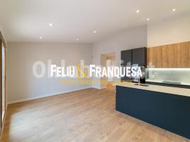 Alquiler ático, 130 m², cerca de bus y tren, seminuevo