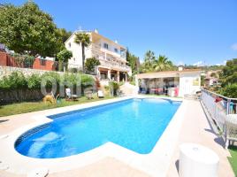 Casa (unifamiliar adosada), 221 m², cerca de bus y tren, seminuevo