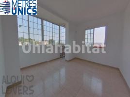 Pis, 91 m², prop de bus i tren, Calle del Mas Estaper