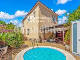 Casa (unifamiliar adosada), 259 m², seminuevo, Zona