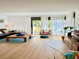Houses (villa / tower), 230 m², almost new