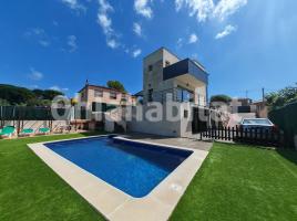 Casa (unifamiliar aislada), 356 m², seminuevo, Calle Benidorm