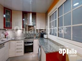 Pis, 91 m², près de bus et de train