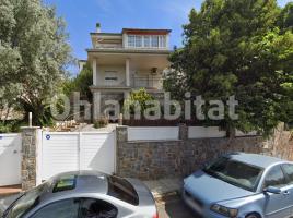 Houses (villa / tower), 173 m², Calle ENRIC MORERA