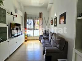 Flat, 68 m², near bus and train, almost new