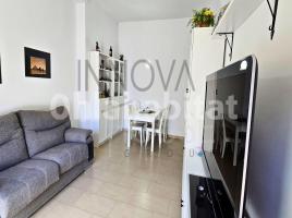 Flat, 68 m², near bus and train, almost new