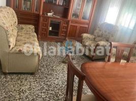 Pis, 95 m², prop de bus i tren, Calle Mossèn Enric Gispert