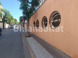 Louer , 42 m², près de bus et de train, Calle d'Àngel Guimerà
