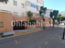 Louer , 42 m², près de bus et de train, Calle d'Àngel Guimerà
