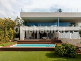 Attic, 542 m², almost new