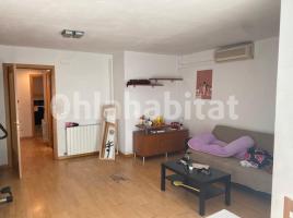 Flat, 81 m², near bus and train, almost new