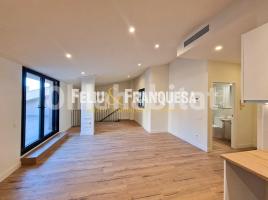 Dúplex, 157 m², près de bus et de train, presque neuf