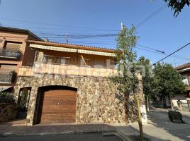 Houses (detached house), 150 m², near bus and train
