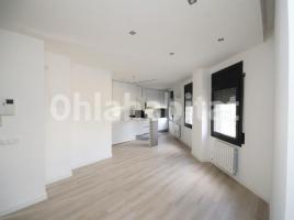 Flat, 88 m², near bus and train, almost new