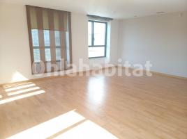 For rent flat, 144 m², almost new, Zona