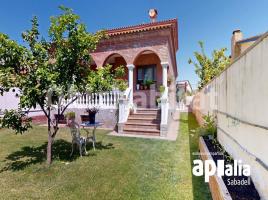 Casa (chalet / torre), 315 m², cerca de bus y tren, seminuevo