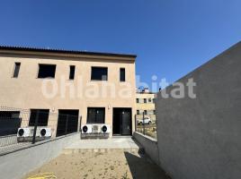 Casa (unifamiliar adossada), 140 m², prop de bus i tren, nou
