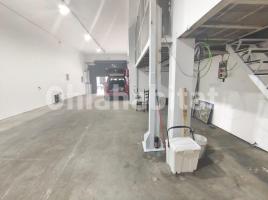 Local comercial, 180 m², cerca de bus y tren, Calle Abat Oliba