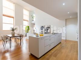 Dúplex, 240 m², cerca de bus y tren, seminuevo, Calle de Turull