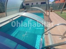  (unifamiliar adossada), 214 m², presque neuf