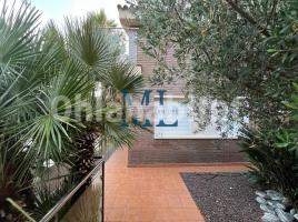 Casa (unifamiliar aislada), 273 m², cerca de bus y tren, seminuevo, Calle Gardènia