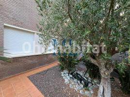 Casa (unifamiliar aislada), 273 m², cerca de bus y tren, seminuevo, Calle Gardènia