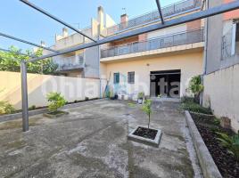  (unifamiliar adossada), 347 m², presque neuf, Calle Onze de Setembre