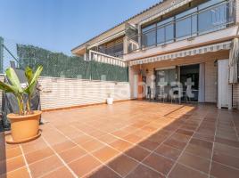 Houses (terraced house), 249 m², almost new, Calle Carrasclet