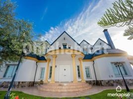 Casa (unifamiliar aislada), 953 m², cerca de bus y tren