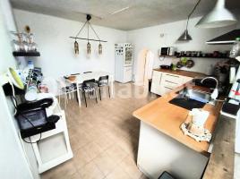 Houses (terraced house), 180 m², near bus and train