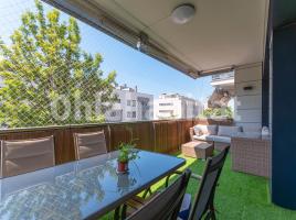Flat, 130 m², near bus and train, almost new
