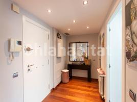 Flat, 130 m², near bus and train, almost new