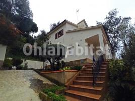 Houses (detached house), 277 m², near bus and train