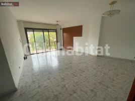 Flat, 106 m², near bus and train