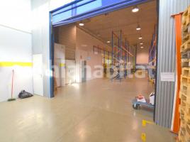 Louer , 738.86 m²,  (Port) 