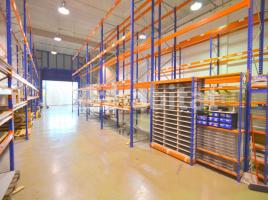Louer , 738.86 m²,  (Port) 