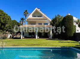 Houses (detached house), 820 m², near bus and train