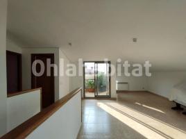 Àtic, 164 m², prop de bus i tren