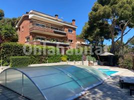 Houses (detached house), 531 m², near bus and train